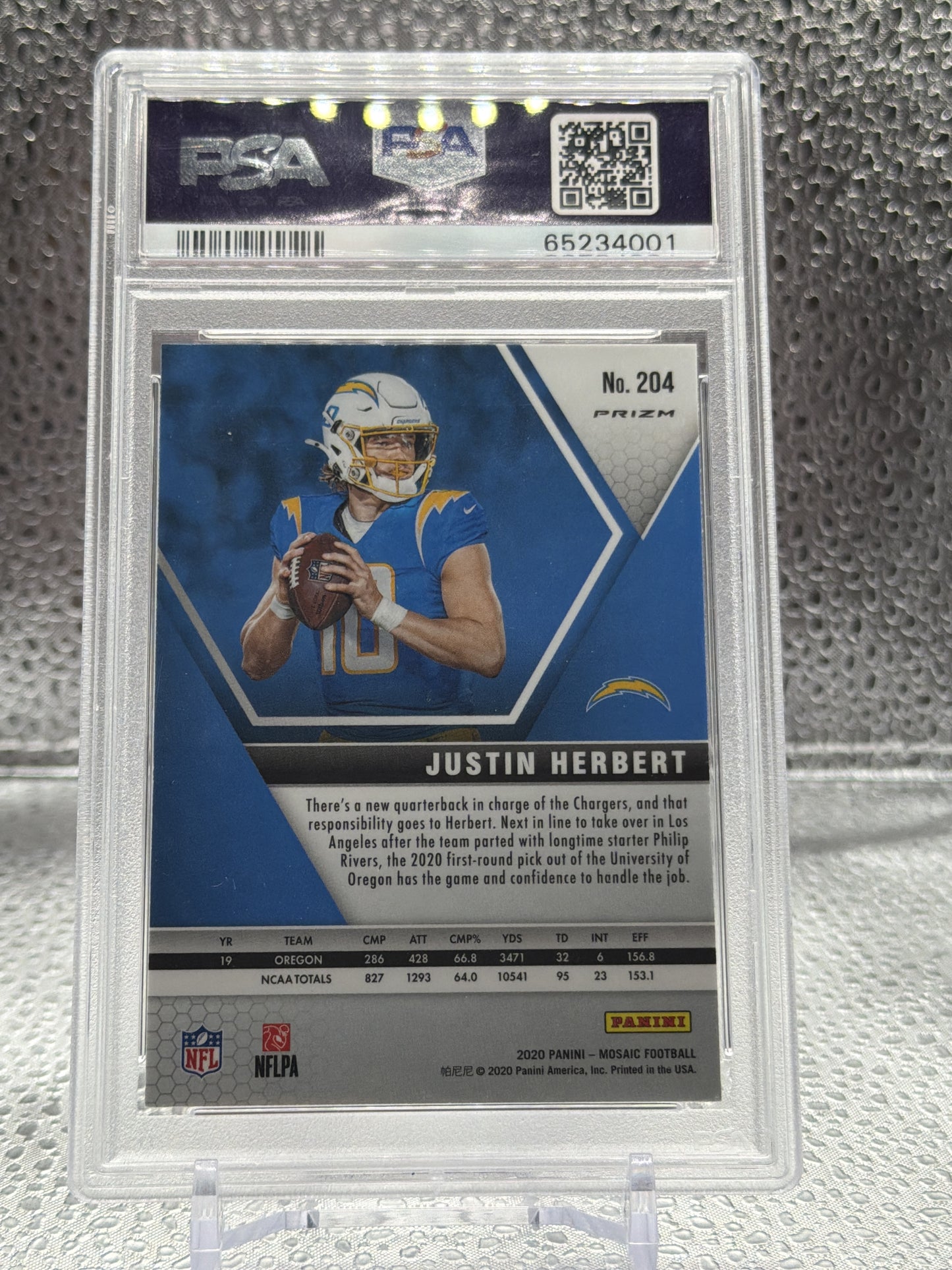 2020 Panini Mosaic #204 Justin Herbert Prizm Reactive Orange PSA 10